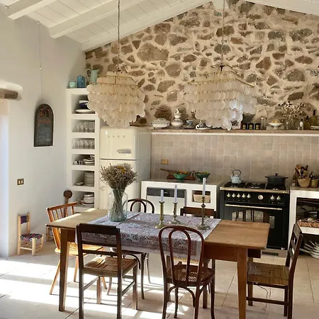 Vila Casa Li Feruli